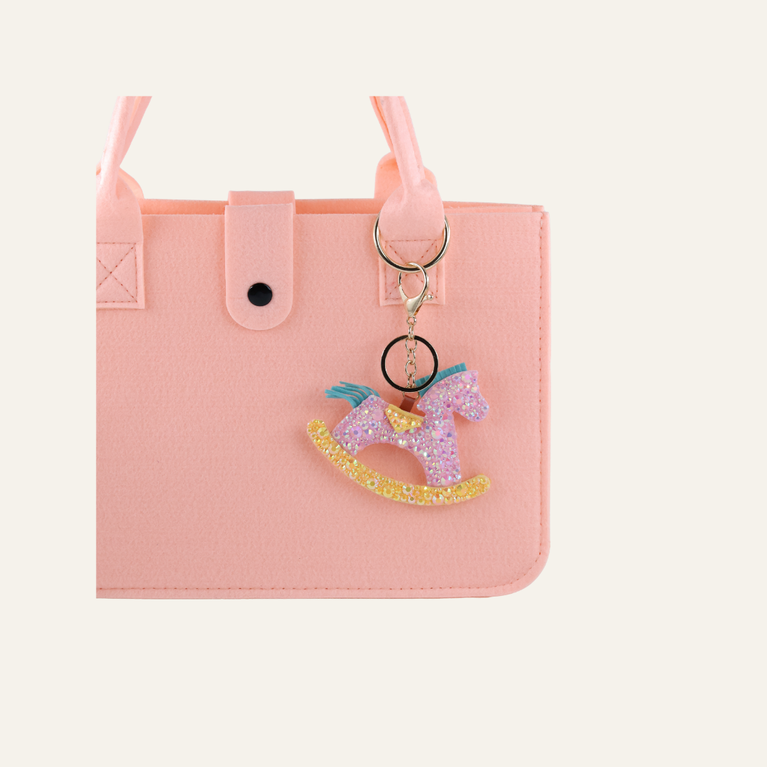 Handgemaakte Tasbedel Schommelpaard – Luxe Strass Lifestyle Accessoire