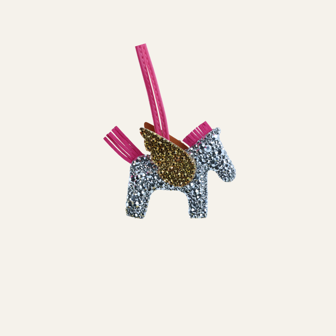 Handgemaakte Tasbedel Gevleugeld Paard – Luxe Strass Lifestyle Accessoire