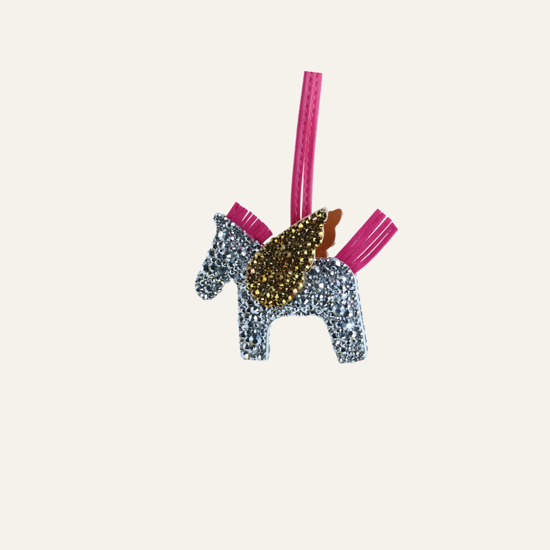 Handgemaakte Tasbedel Gevleugeld Paard – Luxe Strass Lifestyle Accessoire