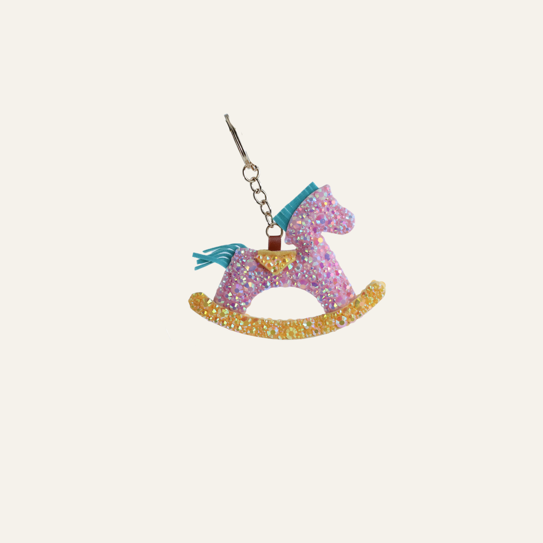 Handgemaakte Tasbedel Schommelpaard – Luxe Strass Lifestyle Accessoire